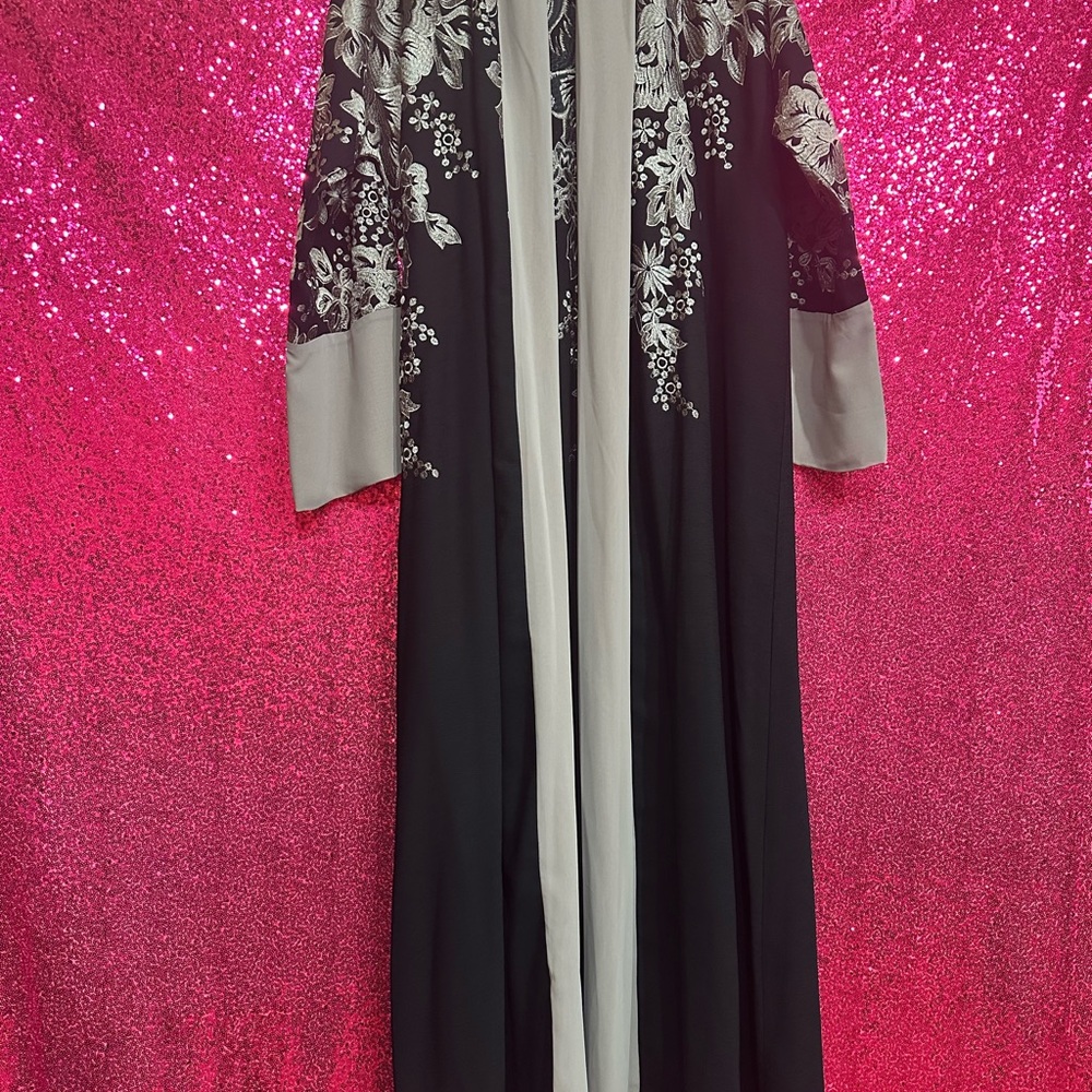 Elegant Black and Gray Floral Kimono